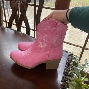 Cute hot pink cowgirl boots!! Worn once! In great condition!!